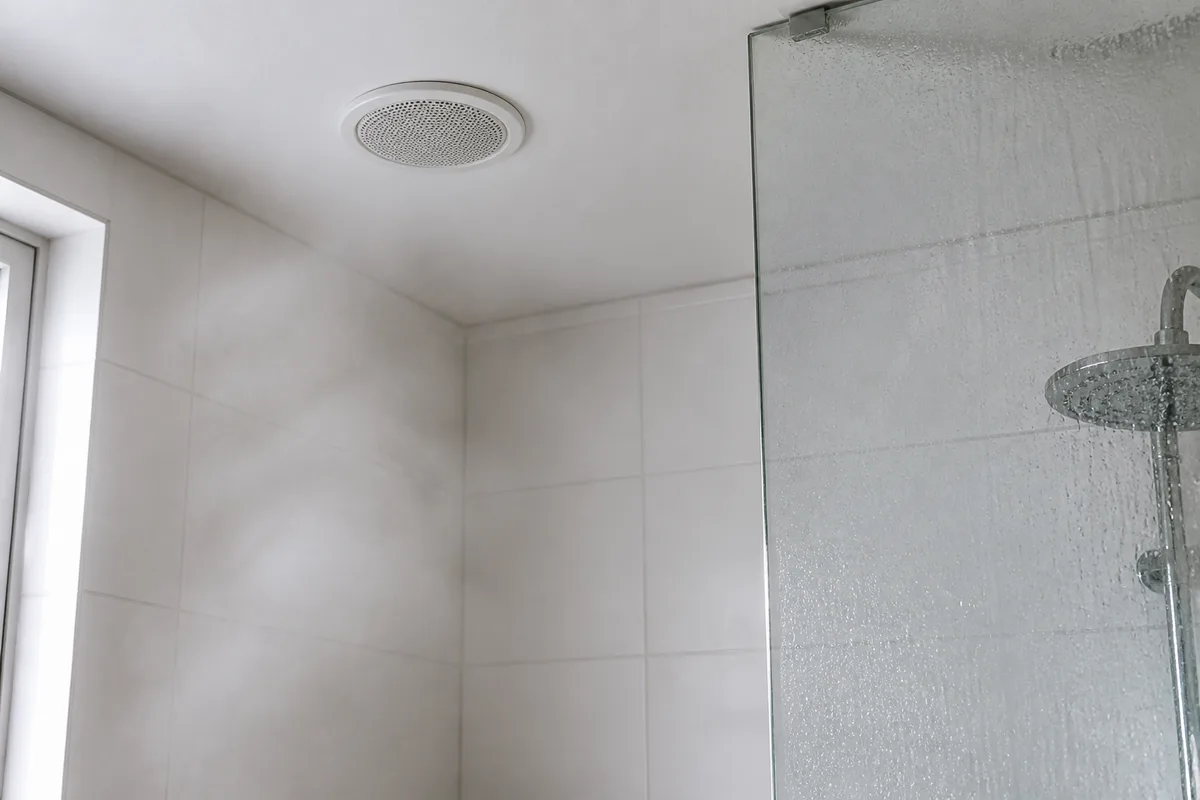 VMC salle de bain : choisir, poser et régler le débit